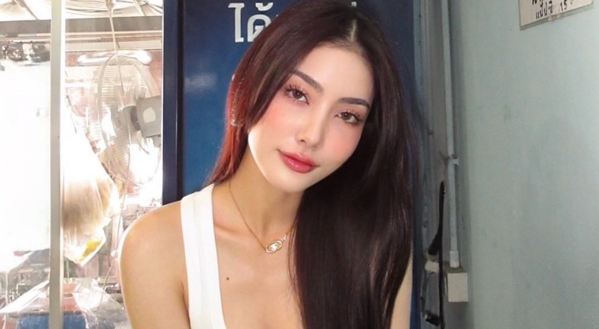 redlips1999's tweet image. how do i tell the flirty guy at my work that this is my type?