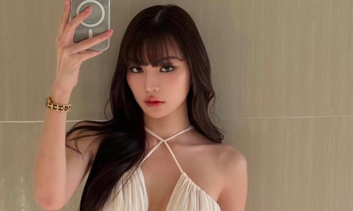 redlips1999's tweet image. how do i tell the flirty guy at my work that this is my type?