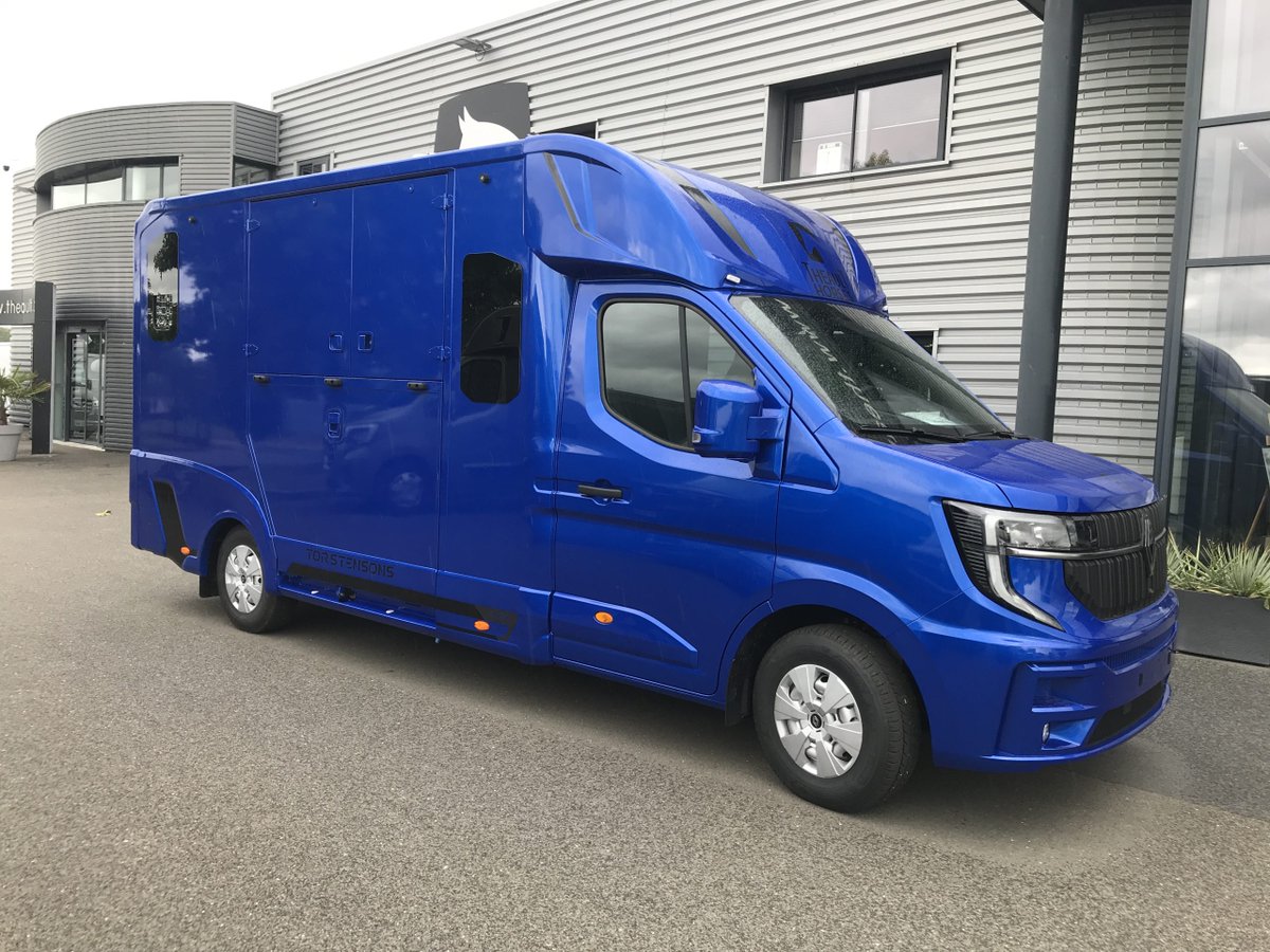 Atacanter Horsebox Hire & Sales tweet media