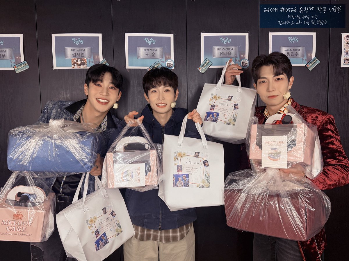 100101011A's tweet image. 260111 뮤지컬 #0528 뮤방대 서포트

𝐇𝐀𝐏𝐏𝐘 𝐕𝐀𝐂𝐀𝐓𝐈𝐎𝐍 𝐌𝐁𝐃👻

우리 언젠가 또 다시 만나.ᐟ
떠나보내기 아쉽지만, 뮤지컬 방위대의 막공을
축하하기 위해 서포트 진행했습니다 ᰔ