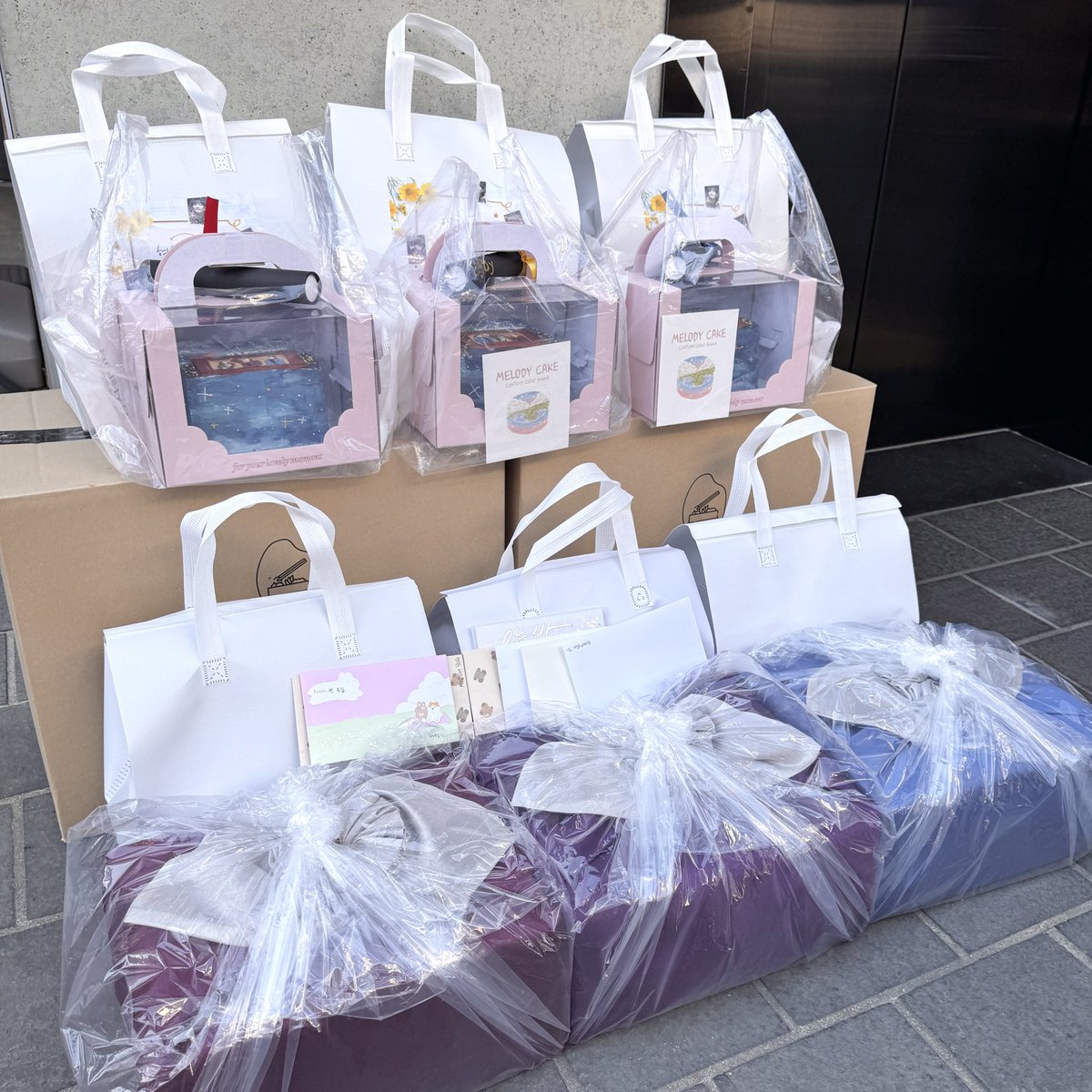 100101011A's tweet image. 추가로 뮤방대에게는 한우세트와 케이크,
응원의 마음을 담은 롤링페이퍼 전달드렸습니다ᰔ

언젠가 다시 만날 그 날을 기다리며 ｡°(° ◜ᯅ◝.)°｡