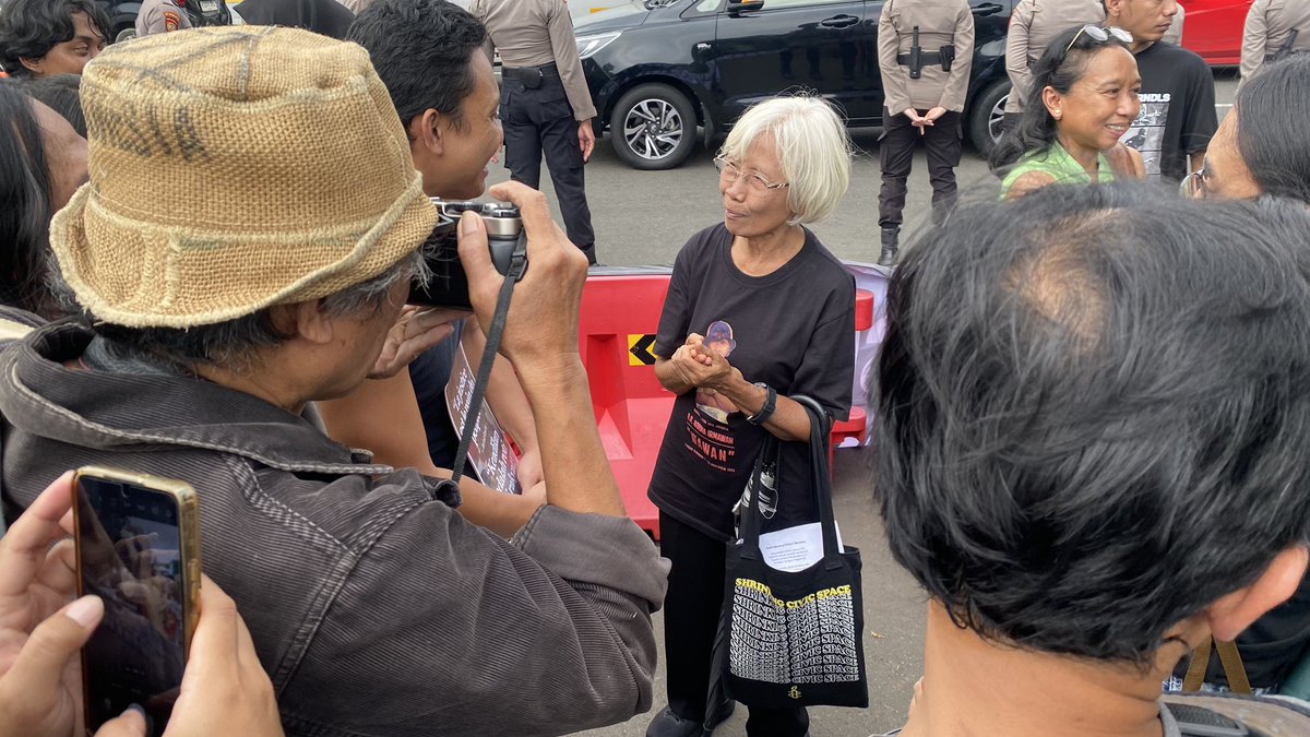 pgybncrwdsrf's tweet image. 19 Tahun
Masih mundur lima langkah