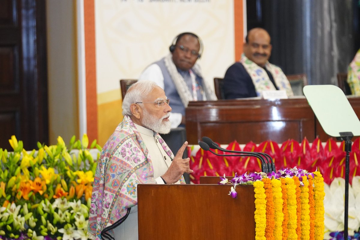 LokSabhaSectt's tweet image. Prime Minister Shri @narendramodi today inaugurated the 28th Conference of Speakers and Presiding Officers of the #Commonwealth (CSPOC) at the Central Hall of Samvidhan Sadan.

On the occasion, Lok Sabha Speaker Shri @ombirlakota delivered the Welcome Address. The Conference is