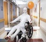 RonFilipkowski's tweet image. CBS has received updated info from 2 US govt anonymous sources of ICE agent Jonathan Ross being treated at the hospital after he was allegedly touched by a car.