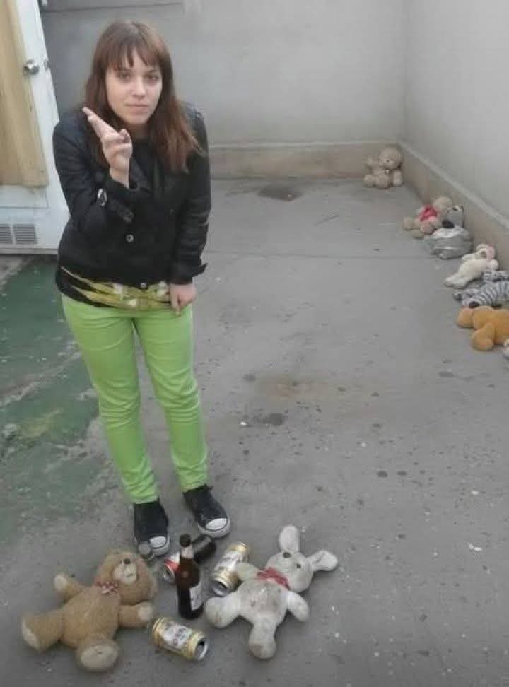 IgnacioSW2001's tweet image. Camila Flores volvió a estar soltera y una fila de pretendientes incluso el chancho Káiser esperan.