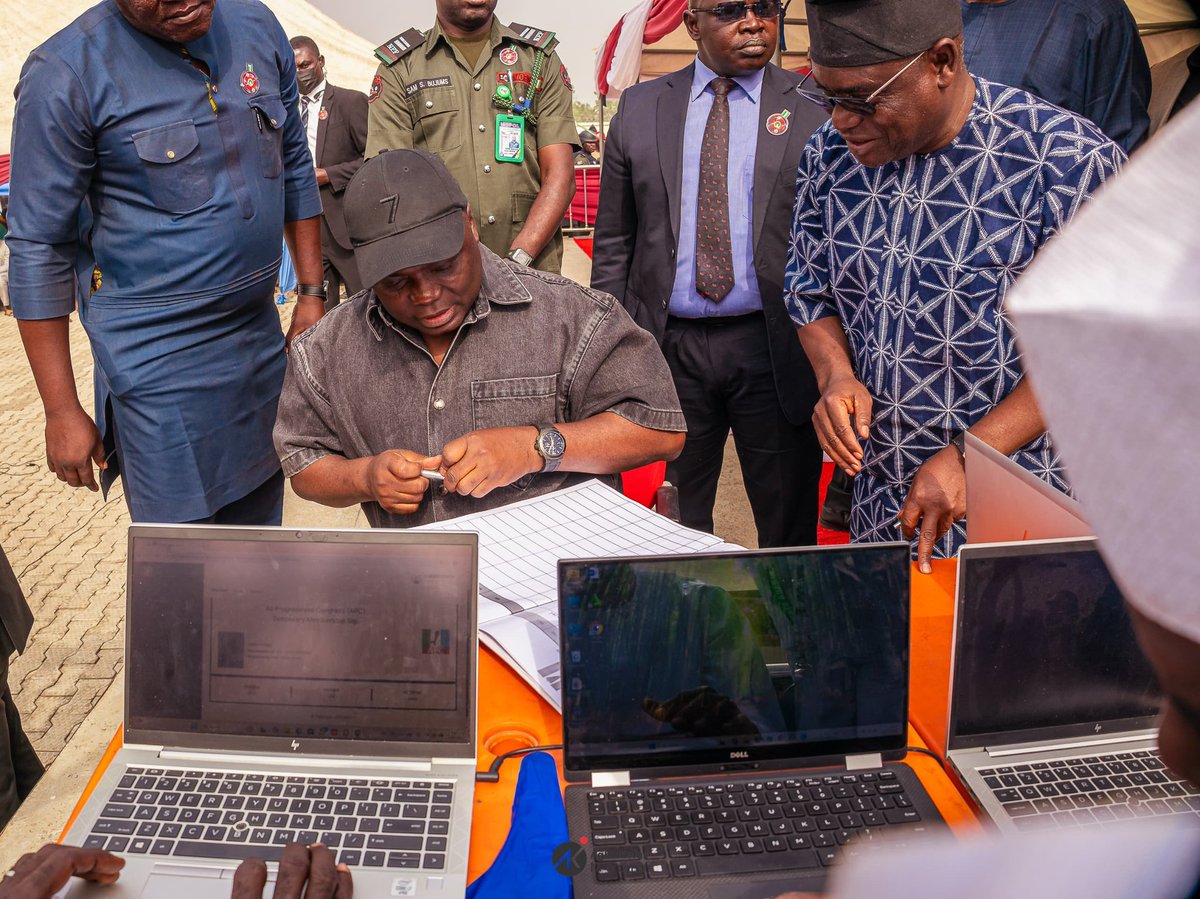 GovAgbuKefas's tweet image. Today, we kicked off the All Progressives Congress (APC) membership e-registration exercise, in Wukari. This exercise is to provide equal opportunity for all party members while ensuring a credible and transparent membership system.

#MovingForward