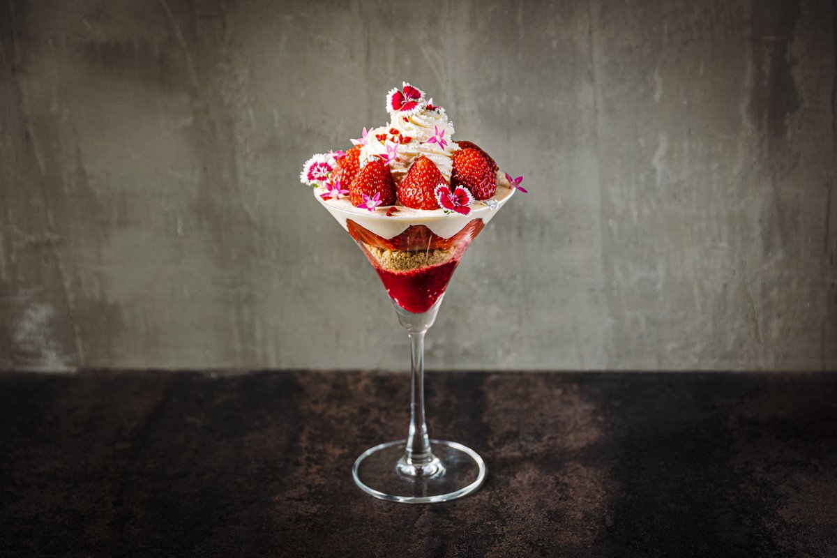 Remake easyのイチゴの花畑パフェをどうぞ🍓🍓🍓 #いちごの日