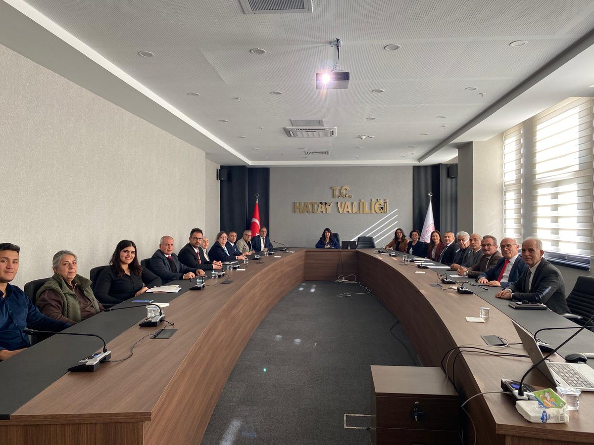 HatayNufus's tweet photo. Sayın İl Müdürümüz @_DeryaYASAR başkanlığında ilçe müdürlerimizin katılımıyla 2025 yılı genel değerlendirme toplantısı gerçekleştirilmiştir. Mevcut çalışmalar ele alınmış, uygulamalara yönelik görüş alışverişinde bulunulmuştur.
@HatayValiligi @TCNufus @MustafaMasatli @itasyapan https://t.co/KL4Z6eRYhY