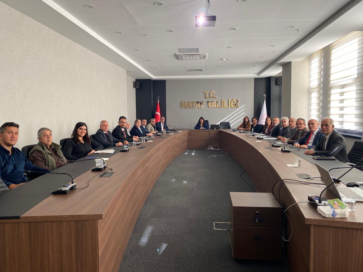 HatayNufus's tweet photo. Sayın İl Müdürümüz @_DeryaYASAR başkanlığında ilçe müdürlerimizin katılımıyla 2025 yılı genel değerlendirme toplantısı gerçekleştirilmiştir. Mevcut çalışmalar ele alınmış, uygulamalara yönelik görüş alışverişinde bulunulmuştur.
@HatayValiligi @TCNufus @MustafaMasatli @itasyapan https://t.co/KL4Z6eRYhY