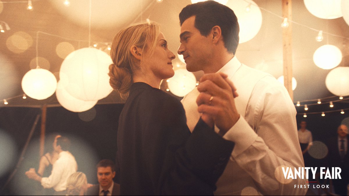 VanityFair's tweet photo. First Look: Ryan Murphy’s ‘Love Story: John F. Kennedy Jr. and Carolyn Bessette’ follows the unlikely courtship, whirlwind romance, and untimely demise of the iconic couple.

https://t.co/EETIoStDZS https://t.co/XbRMNhAccr