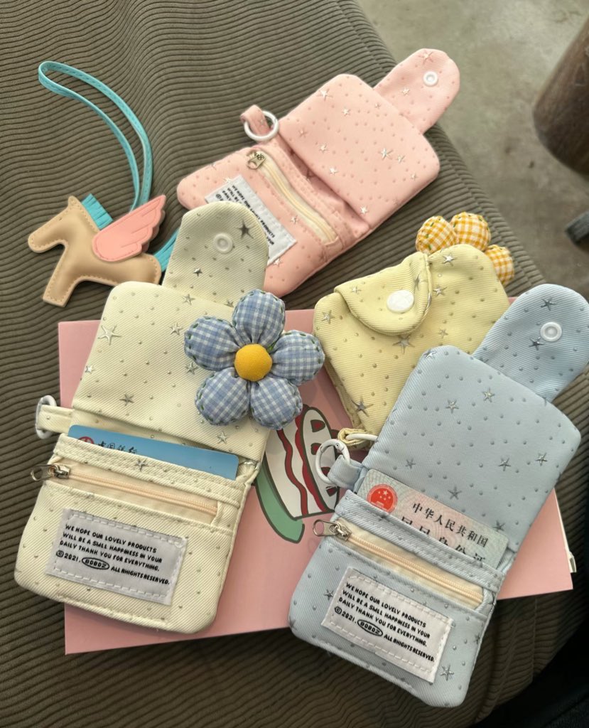 kukkikkingkong's tweet image. น้องกระเป๋าสตางค์น่ารักมากกกก ใส่เหรียญ ใส่บัตรได้ 99฿ เองงง🧚‍♀️