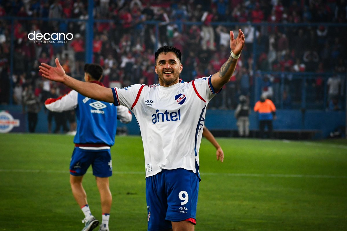 ℹ️ ¿Cuál es la situación de Maxi Gómez? 

“Hubo una posibilidad de México y el
jugador se quiso quedar, nada más” 

Todos unidos venceremos ✊🏼🇳🇱