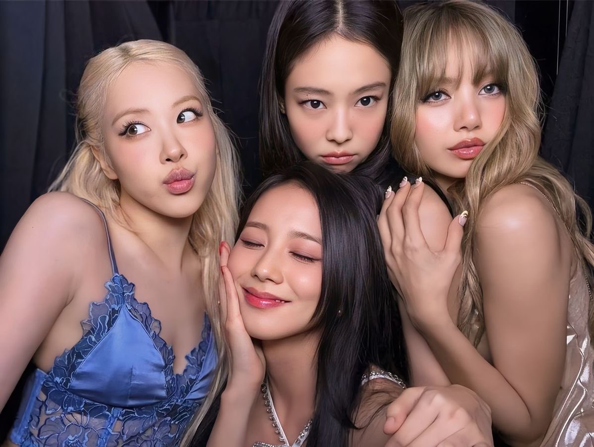 shiftniniz's tweet image. ─ 💗: BLAƆKPINK DR. 

relaxa, eu consigo                   eu sei que          
   fazer sozinha.                    consegue, mas 
                                                deixa eu te ajudar