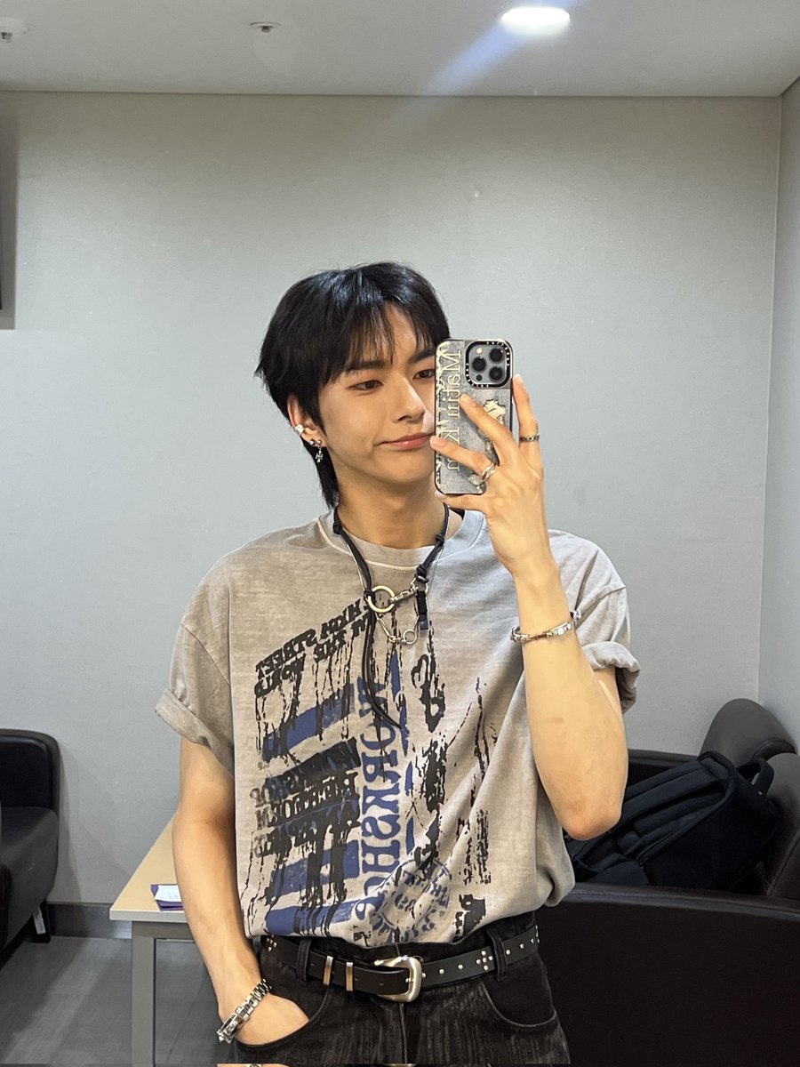 ODEVERDOSE's tweet image. im so glad oh seungmin became an idol,,, can u imagine someone with that face doing anything else like it wouldn't be Fair