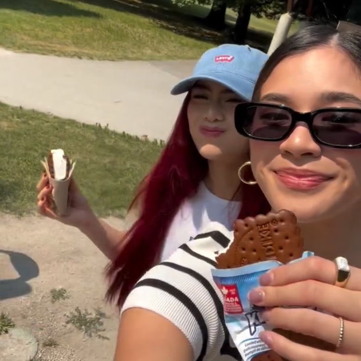 migorii_'s tweet photo. “Kumain kami ng ice cream.”

okay, sila po ba? https://t.co/yMqMhOeP6q