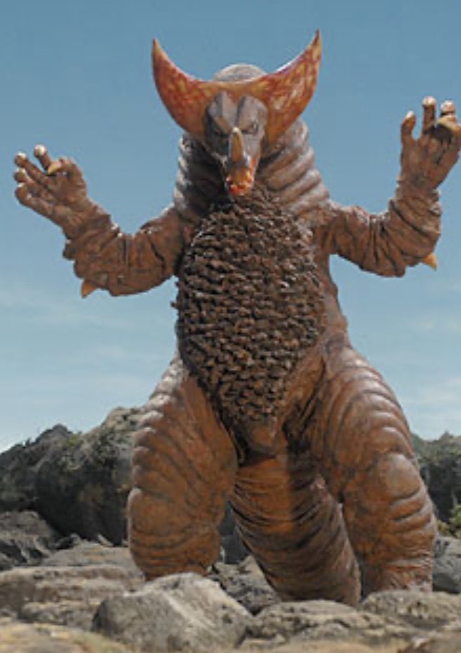 final154's tweet image. まぁ「メビウス」に関しては単に「マックス」での姿そのまんまで連続で出しただけど､世界観としては個体差もしくは「亜種」の扱いとも取れるかも｡

ちなみに「マックス」でも初代の画像が出てくるので､そんな感じで実は二種類いると考察してもいいかもしれない。

＃ゴモラ