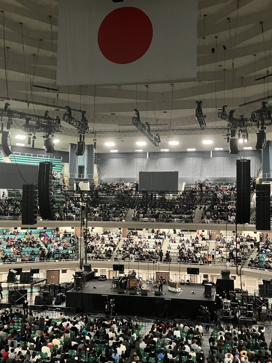 akune777's tweet photo. 「kanekoayano 日本武道館 ワンマンショー 2026」に行ってきた！
二階席最前列中央で観やすかった
日の丸🇯🇵の下でのLIVE🎸重低音の心地よい音が身体に響いた
聴きたい曲だいたい聴けた！
#カネコアヤノ
#kanekoayano https://t.co/irVe8qy8w6