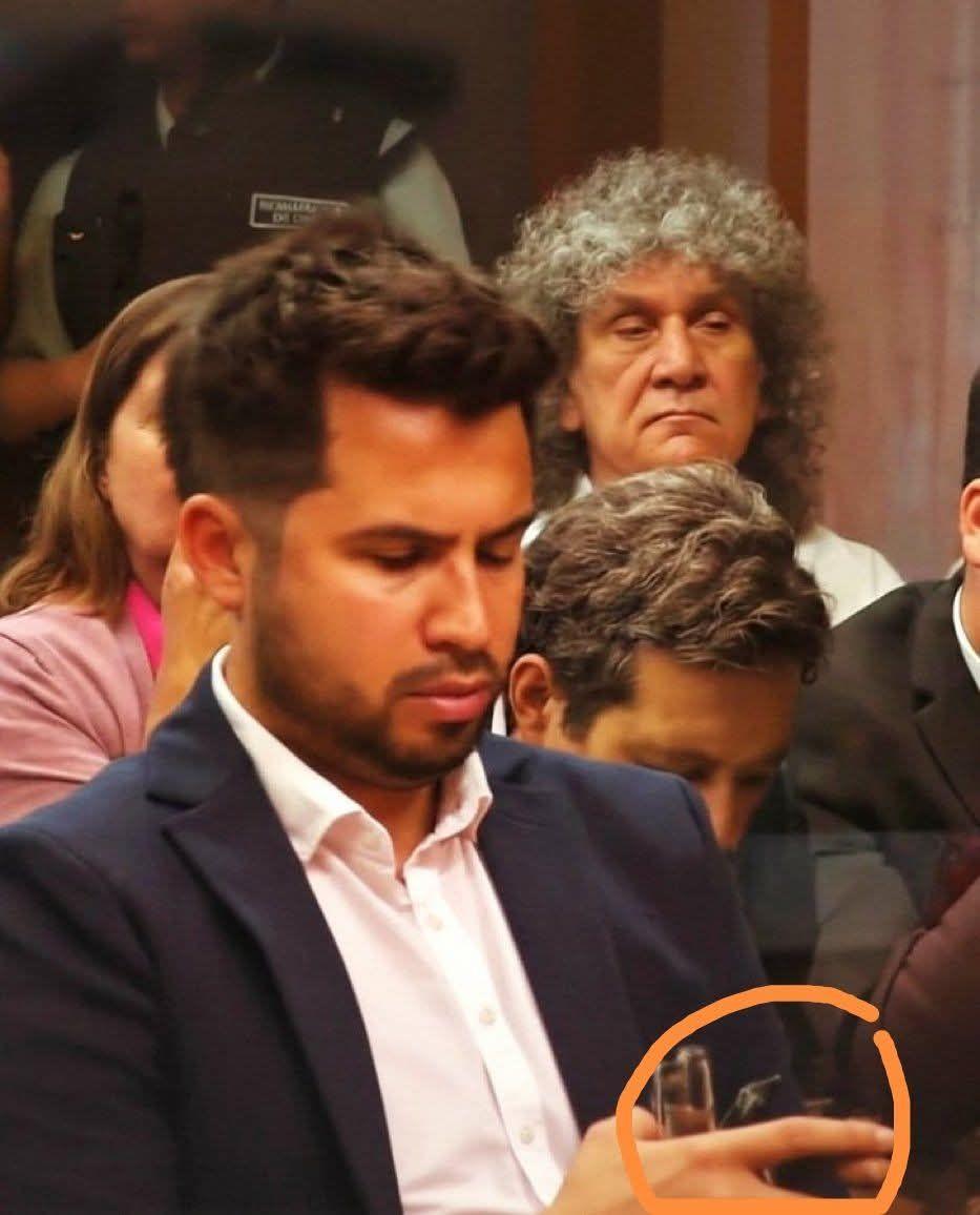 marce_amalia's tweet image. No sabía que hay celulares para ciegos,  igual que la otra ciega 🤔🤔🤔 no me cuadra..