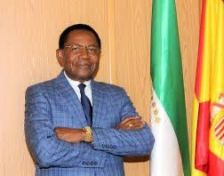 Según recoge un decreto presidencial, Miguel Edjang Angué, quien fuera hasta ayer embajador extraordinario y plenipotenciario de la República de Guinea Ecuatorial en el Reino de España, pasa conducido a llevar las misma funciones en India. 

Llevará sus amantes de España a India?