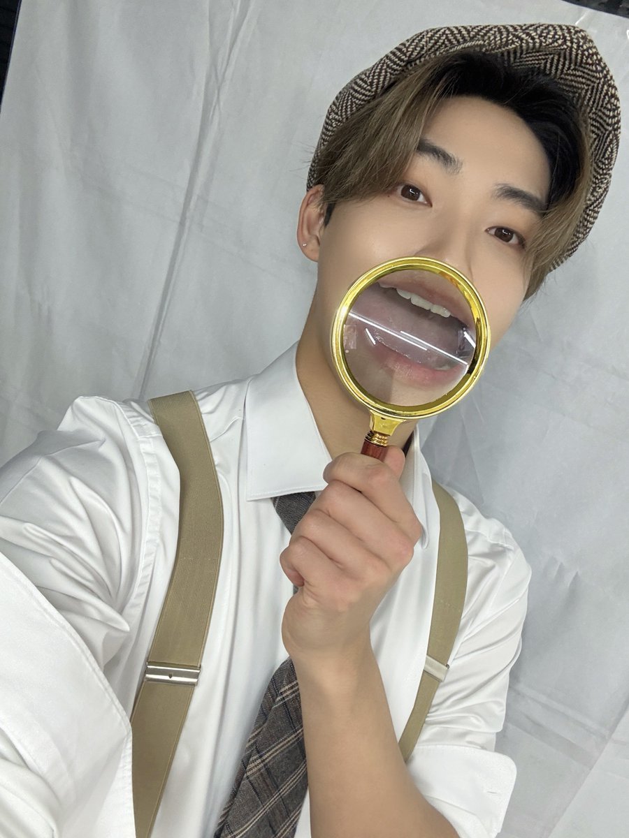 [📸] 케빈 The 10th Mini Album [a;effect] 포토 이벤트 완료🪄 더비랑 놀이동산 데이트도 하고 떡볶이 코트 입고 겨울 날씨도 즐기고🎶 탐정이 되어서 더비의 마음을 사로잡을 방법도 확인한 케빈👀 더비랑 같이 알찬 하루를 보내서 즐거웠어요🥰

#THEBOYZ #더보이즈
#KEVIN #케빈
#aeffect #Stylish