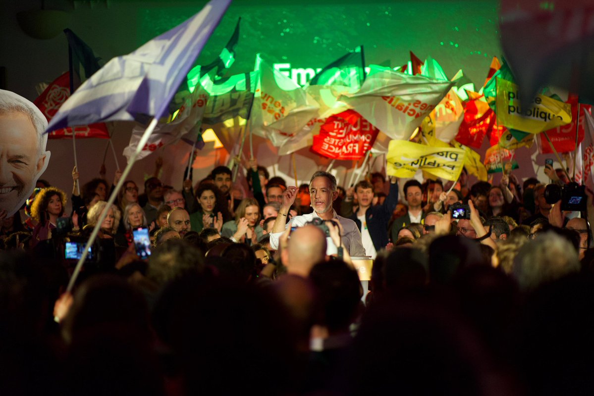 MarionWaller's tweet image. Plus de 2000 personnes hier à la #Bellevilloise pour encourager la gauche unie autour d' @egregoire

Défendre les droits des femmes, ouvrir le métro 24h/24, créer de nouveaux logements sociaux, + de pistes cyclables : nous allons continuer à transformer #Paris pour tous•tes !