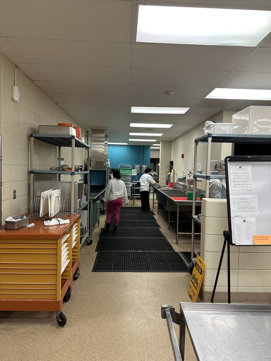 kcpublicschools's tweet photo. Here are our @KCPS_ManualCTE Culinary students making chicken wings, rice crispy treats and banana pudding earlier this week!

These are just a few offerings at our student-run Cardinal Cafe at Manual Tech, open Tuesdays &amp; Thursdays, 8 a.m. to 10 a.m. and 11:30 a.m. to 1 p.m. https://t.co/EeDiSaD95k