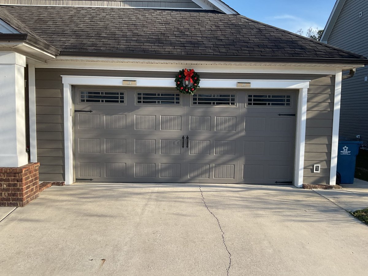 AccessDoorComp's tweet image. The Boatright family in Hixson called us out when their garage door wouldn’t close properly. The issue? Out-of-alignment photo eye safety sensors. 🚪🔧

We got everything realigned, tested, and back to safe, smooth operation in no time.
