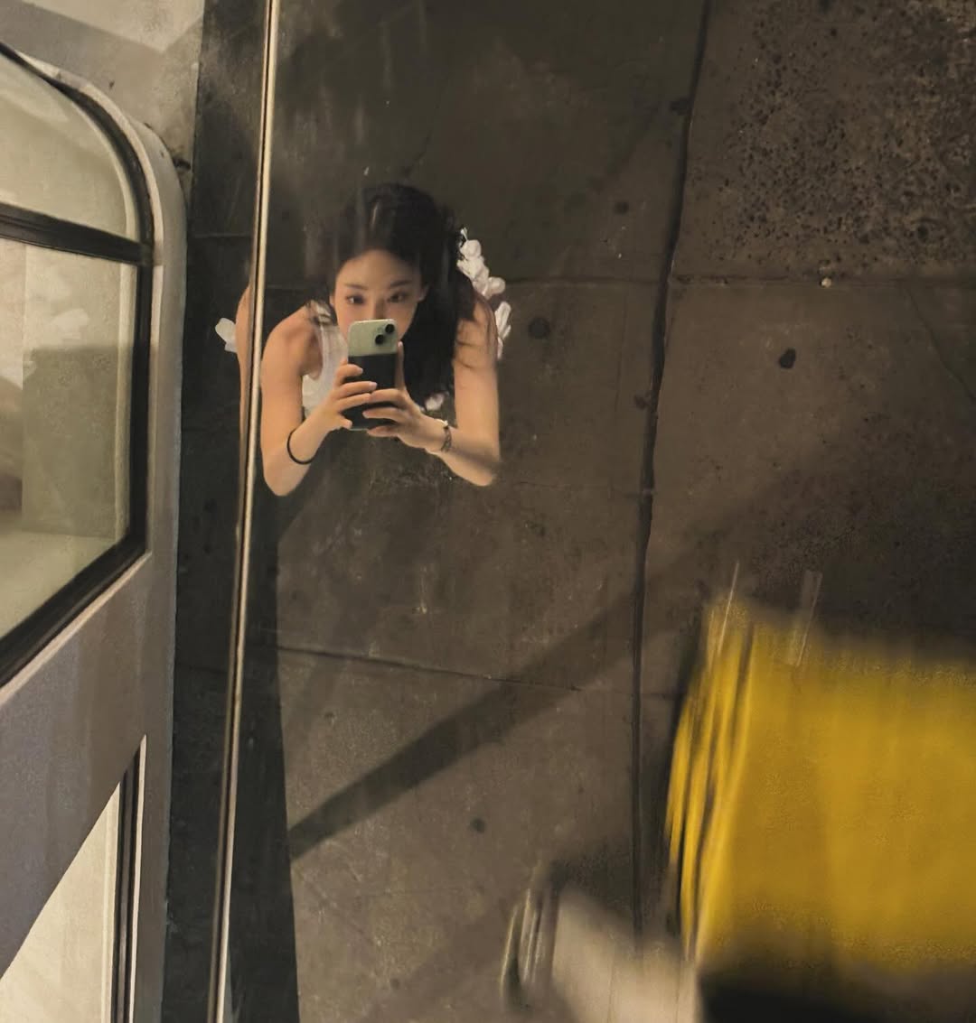 ㅤㅤㅤ
ㅤㅤㅤ
      ──── ⋆⋅ 𝙔𝙑𝘼𝙄𝙉𝙀𝙑𝙀𝙍𝙎𝙀 ⋅⋆ ────
                            「 ✦ 𝙉𝙖𝙞𝙡𝙚𝙚𝙣 ✦ 」
ㅤㅤㅤ                  15 / 01 / 2026ㅤㅤㅤ

    night stroll around town 🌃

ㅤㅤㅤ