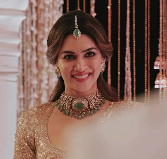 evelynstheo's tweet image. she's so breathtakingly beautiful