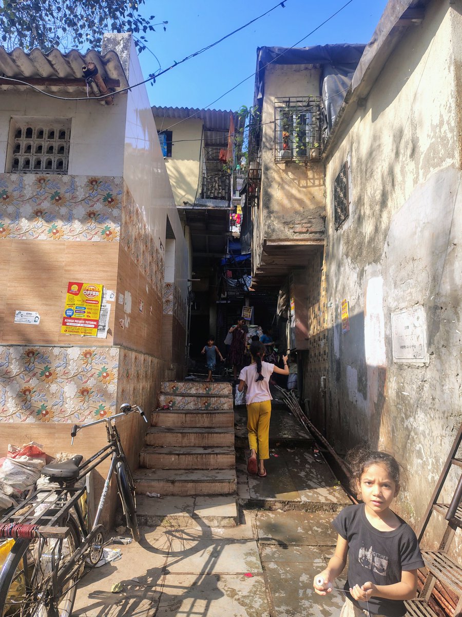 Bunty1291652's tweet photo. 🚨 सार्वजनिक आरोग्याचा प्रश्न |ward S 🚨
शिवपूजन सिंग चाळ, सूर्यनगर येथे गटार तुंबून बाहेर आले असून पंचशील प्रभागाला जोडणारी २४/७ वापरात असलेली गल्लीत अडथळा निर्माण झाला आहे. साचलेले घाण पाणी आरोग्यास धोका ठरत आहे.
BMC – Ward S यांनी तातडीने कारवाई करावी.
@mybmc @BMCMumbai #wards https://t.co/l2etazQI2g