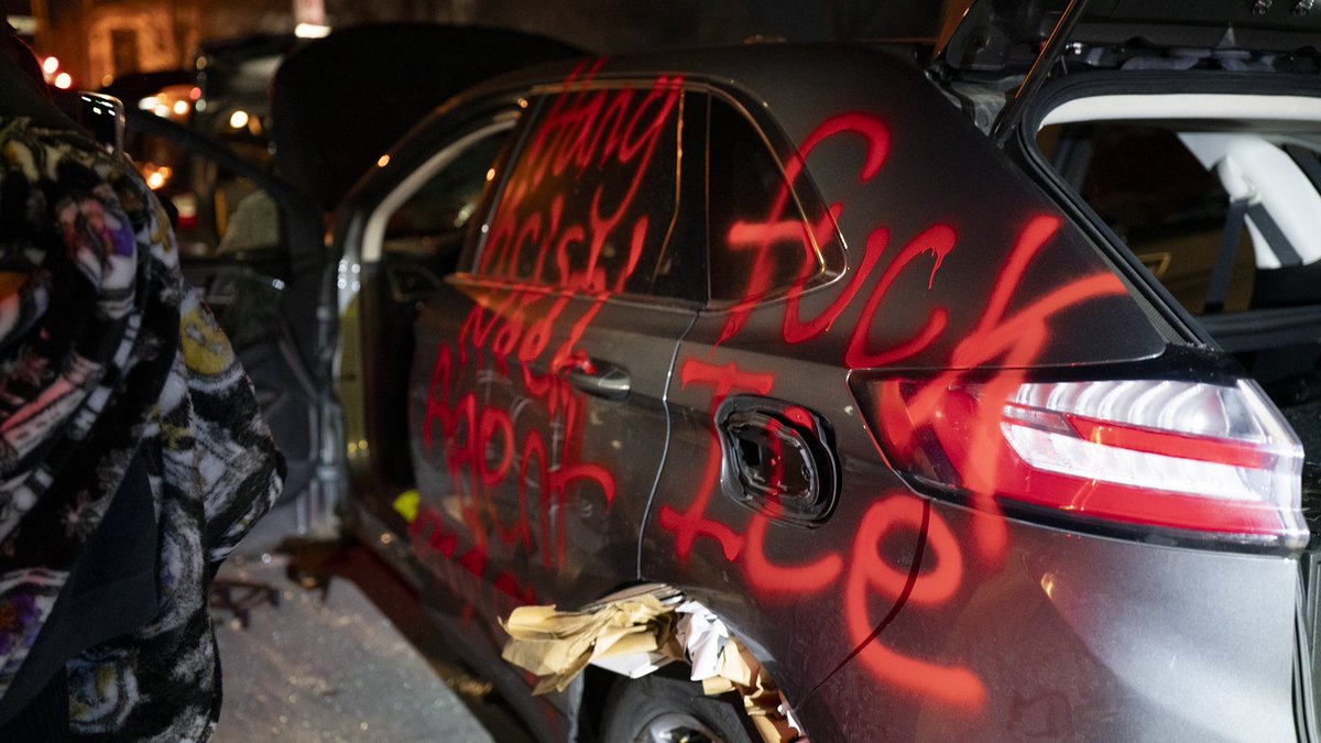 lizcollin's tweet image. 🚨Pics from North Minneapolis last night where rioters destroyed federal vehicles and stole firearms, ammunition and sensitive documents inside. All captured on livestreams.