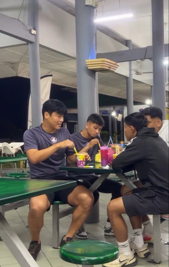 No Context Bola Malaysia tweet media