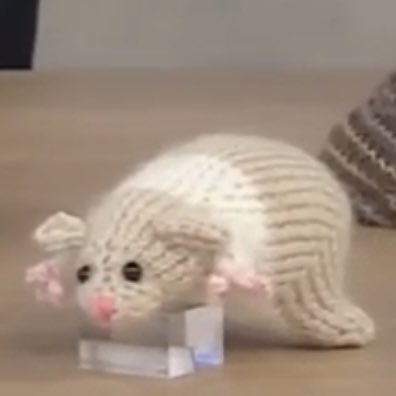 kzhaabs's tweet image. sakura's knit collection and she knitted a little mouse 😭 stop that's so cute