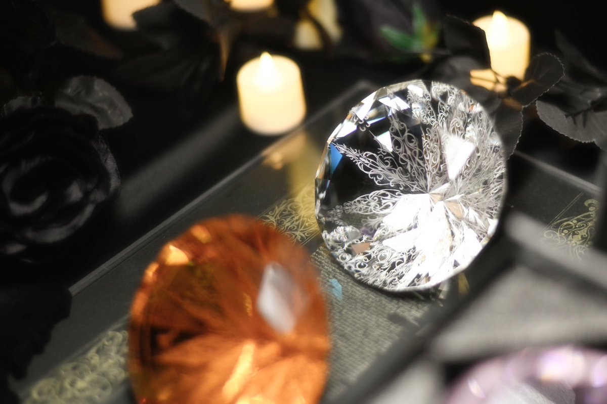 闇の中の『光』は、その美しき石の中にぞ在り。
作り手の心と強き思いも、その中にぞ在り。

#星森魔法市