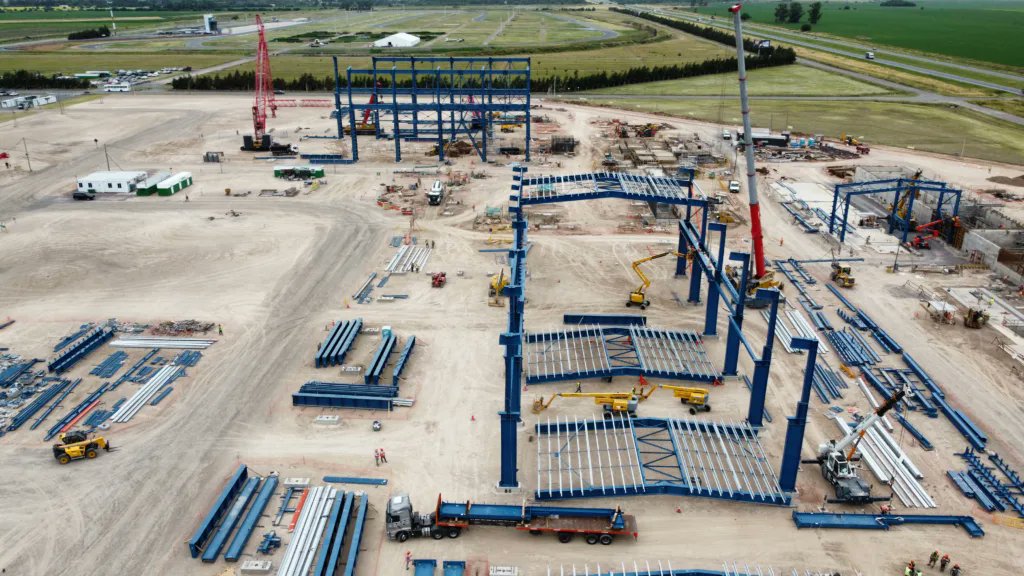 Acero verde: cómo avanza la construcción de la planta de Sidersa que producirá con la menor huella de carbono del mundo, que destinará la producción al mercado nacional, aunque la empresa tendría ventajas para exportar a Europa.

La compañía dio luz verde el año pasado a la