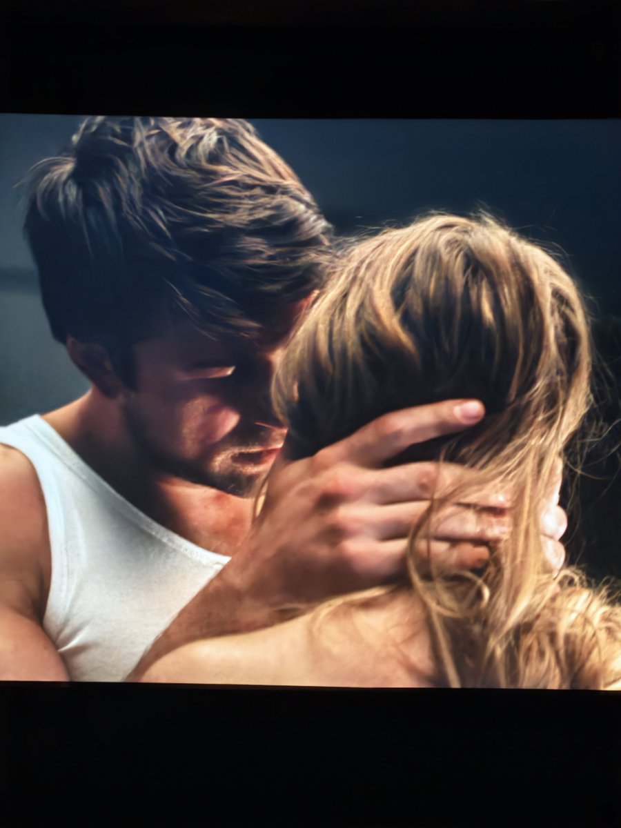 LFXED's tweet image. Perjuangan Sidney sweeney menjadi house maid di keluarga winchester nengharuskan dia menghadapi misteri yg ada di keluarga tersebut. 
9.6/10 
Plot twist di dalam plot twist! Semuanya sakit jiwaa wkwkw. Asli
Amanda sama sidney sedang memasak!