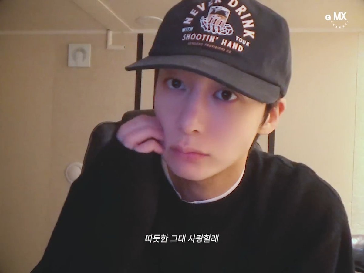 형원님 노래 부르는 장면만 딴 게 아니라
몬베베가 좋아할 모습도 같이 잔뜩 넣어준 거
진짜 감동 받아가지고 5회차 돌려보고 있다