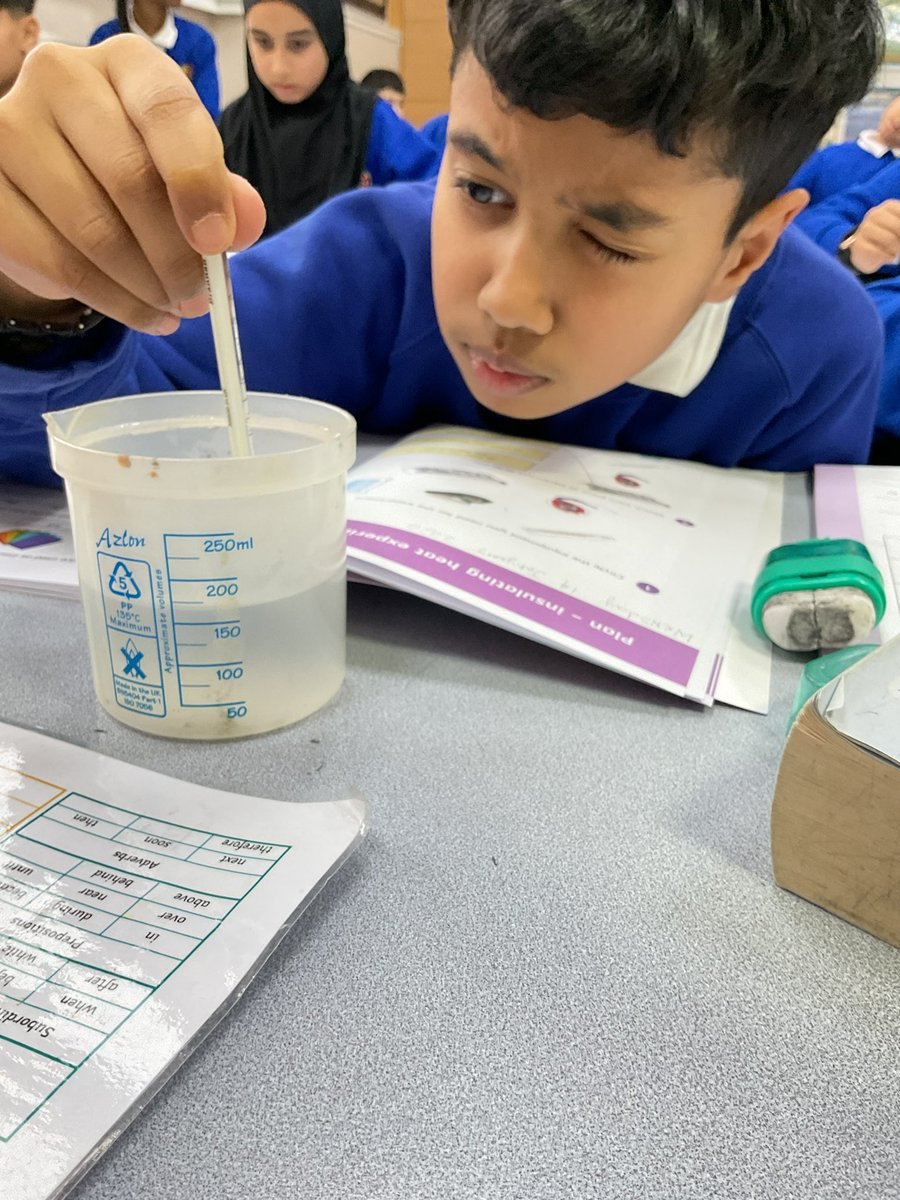 WarwickRoad2's tweet image. Year 5 conducted a #Science #Experiment to investigate which material is the best thermal conductor using beakers, hot water and thermometers.
