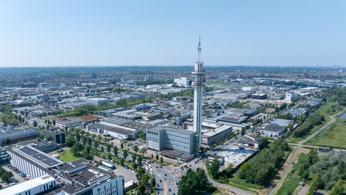 haarlem's tweet image. Bedrijfspanden gesloten na vondst drugs en vuurwerk: Burgemeester Wienen heeft 3 bedrijfspanden in de Waarderpolder gesloten nadat daar drugs en illegaal vuurwerk werden gevonden. dlvr.it/TQMTCs