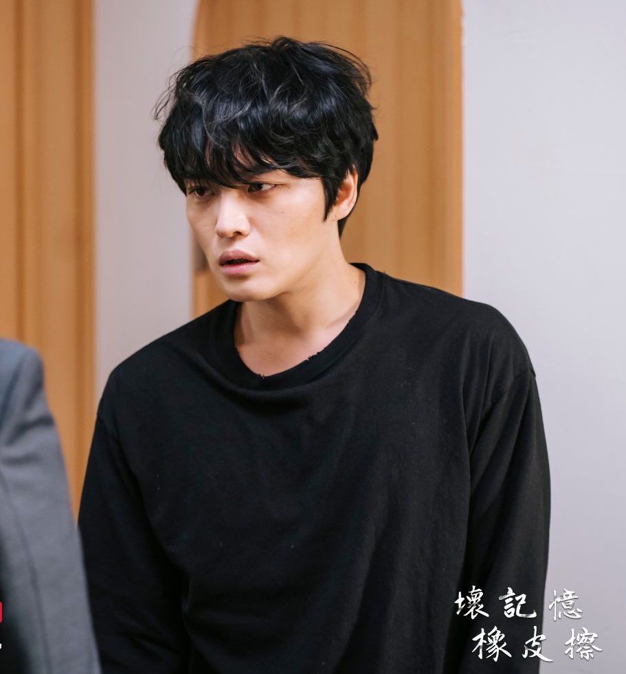 qlaliluleloop's tweet image. My honest reaction when I have to explain to foreign coworkers again that this winter I am literally busy surviving. And when I say literally, I mean literally 👍