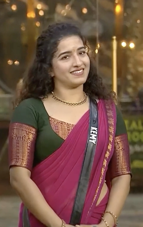 BBTAMIL09's tweet photo. Beautiful Kemy❤️💚

#Kemy 
#BiggBoss9Tamil #BiggBossTamil9 https://t.co/KSdNcJ5FJs