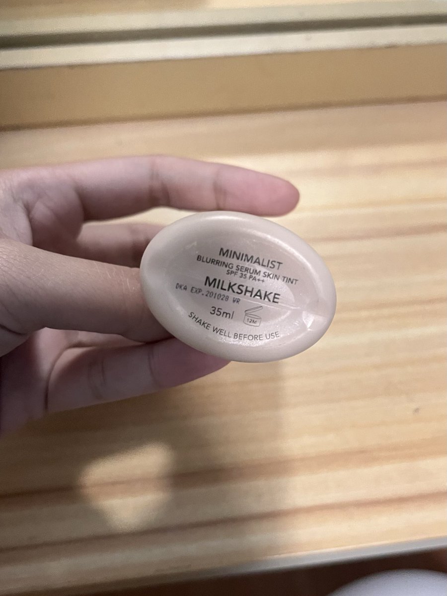 deendapu's tweet image. wts esqa skin tint minimalist blurring serum shade milkshake, price 50k isi masih 50-60% bisa oren atau ijo #zonauang #skintint #esqa #wts #wtb