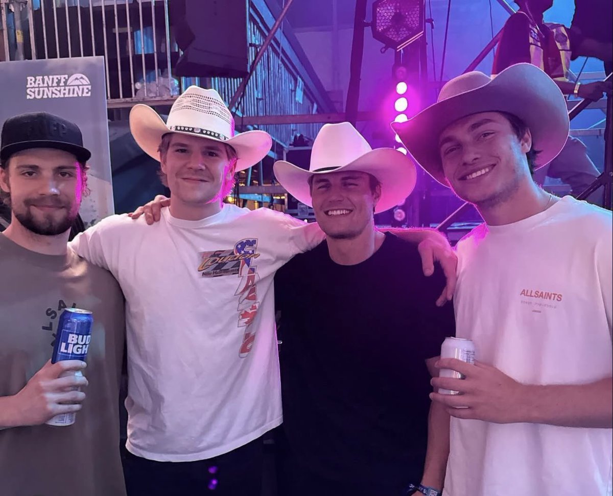 dailydach's tweet image. all my goats are capricorns happy birthday to my day one delly!!
#kindanasty