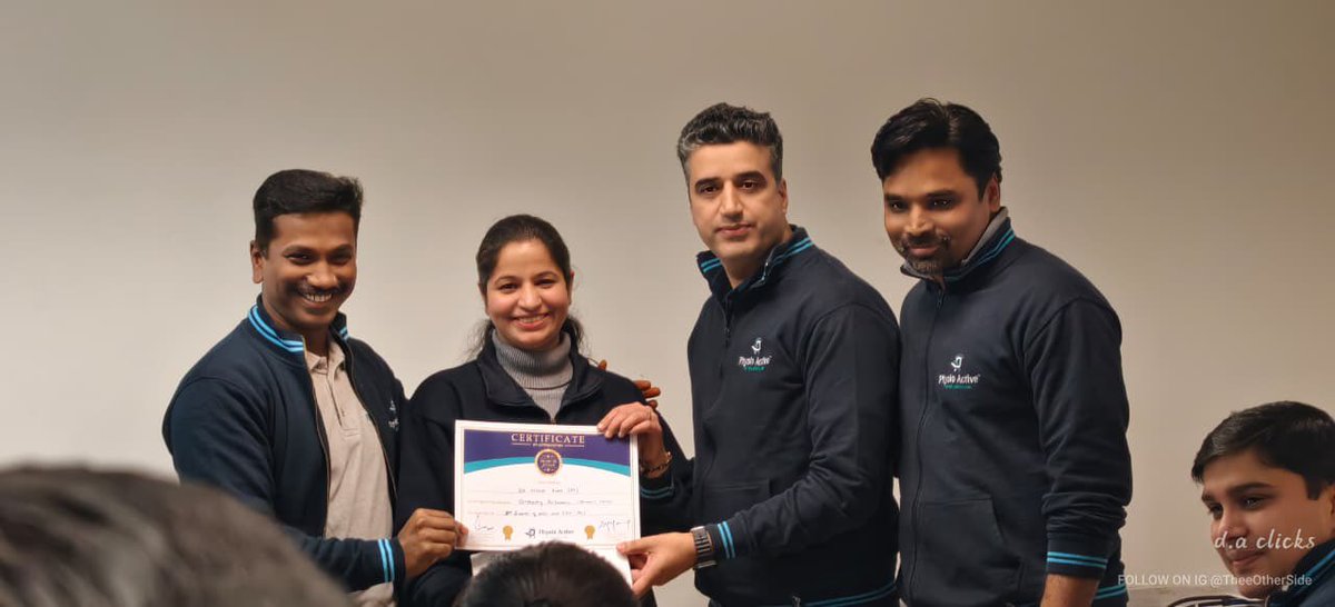 Physioactive_'s tweet photo. Our last quarterly meeting was a moment to pause and celebrate our people. 🤍

So proud of this Physio Active family and the culture we’re building.

Here’s to more growth, more impact, and many more moments like this. 🏆✨

#PhysioActive #TeamCulture https://t.co/9qJSSLq9dh
