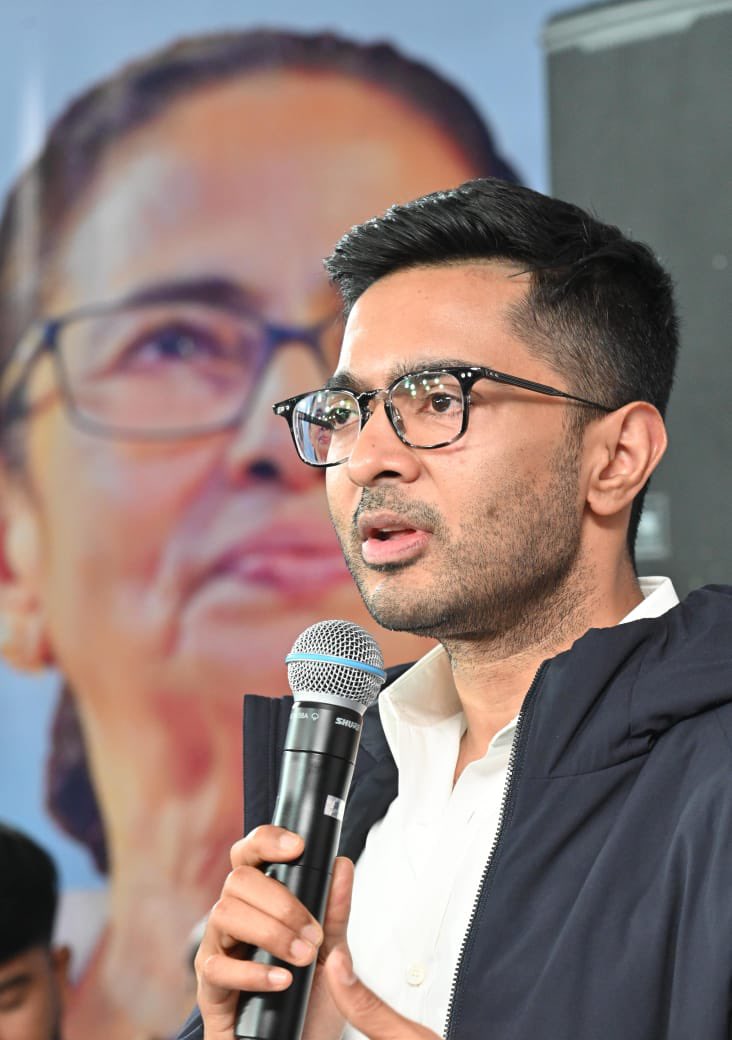 AITCofficial's tweet photo. Our National General Secretary Shri @abhishekaitc addressed the press in Nandigram, and sharply exposed the crimes, neglect, and failures of Bangla-birodhi forces that have betrayed Bengal’s people. 

He assured them that Nandigram’s future will be driven by development and dignity where every family can dream and thrive.