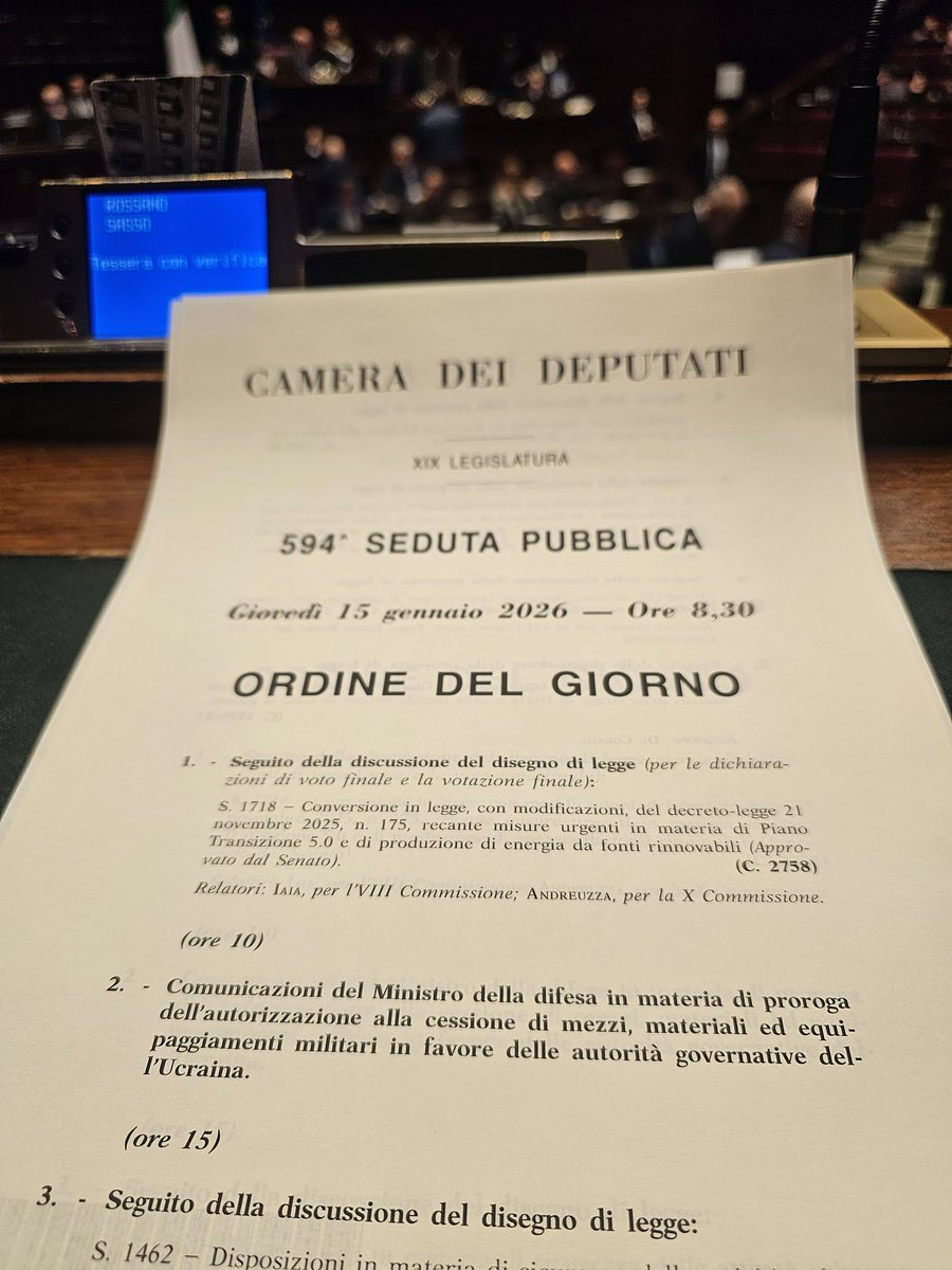 roxsasso's tweet image. Ho votato no all'invio di soldi e armi per Zelensky.
Qual è l'interesse nazionale? Quello di accettare ciò che ci impongono la Von der Leyen e Macron, o quello che vogliono gli Italiani? La maggioranza degli Italiani ritiene che sarebbe meglio fare un passo indietro sulla…