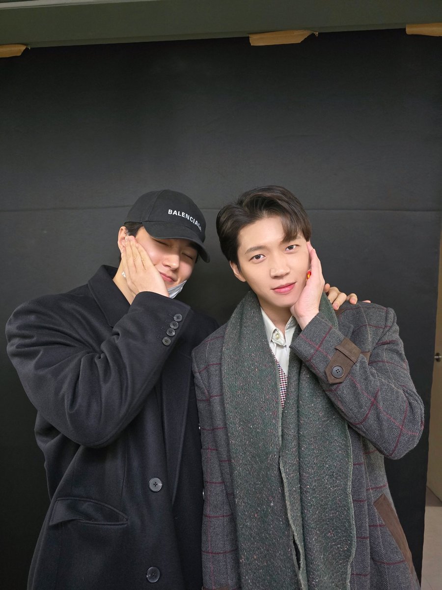 LKMS_official's tweet image. [📷] 뮤지컬 &amp;lt;SUGAR&amp;gt;

오늘은 뮤지컬 데이트❣️
횬세핀을 만나러 온 명수 자기😍

#김명수 #KIMMYUNGSOO #엘 #L 
#남우현 #NAMWOOHYUN 
#INFINITE #인피니트