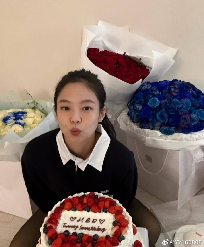 NEWSJENNlE's tweet image. What else is there to say? We've just witnessed the best year for you. 2025 JENNIE was something else. You've grown so much right before our eyes, and has achieved wins that made history. We are just proud. Infinitely proud. 

All we can wish is your happiness and health, and…