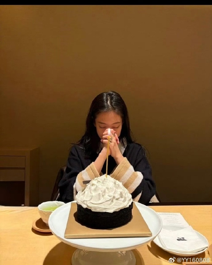 NEWSJENNlE's tweet image. What else is there to say? We've just witnessed the best year for you. 2025 JENNIE was something else. You've grown so much right before our eyes, and has achieved wins that made history. We are just proud. Infinitely proud. 

All we can wish is your happiness and health, and…