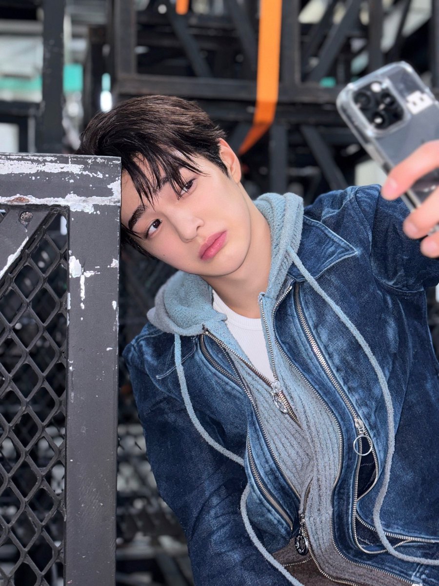 prodbykeon's tweet image. always a fun insta update from keonho 😭